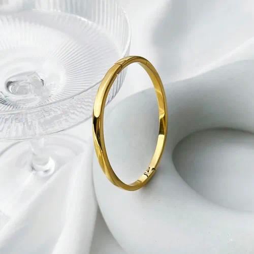 Polished Gold Bangle